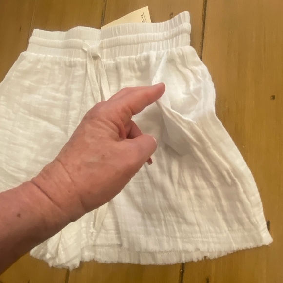 Elan Women’s White Cotton Raw Hem Pocket Shorts New Small - Picture 2 of 12